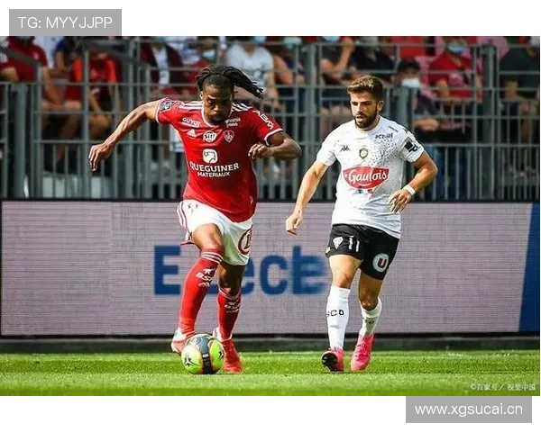 布雷斯特本赛季防守数据表现稳健，失球数位居联赛中上游