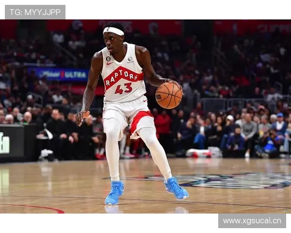 巴恩斯无球穿插拉开空间区别于西亚卡姆背身单打